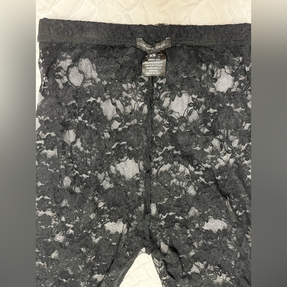 NWT ⚜️🖤⚜️ Costume dept. 🖤 floral sheer shorts size XS - Picture 14 of 15